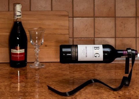 Stojak na wino WSTĄŻKA - CZARNA Stojak na wino WSTĄŻKA - CZARNA