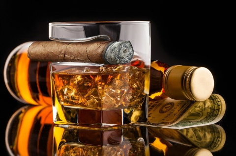Szklanka do whisky i cygaro Szklanka do whisky i cygaro