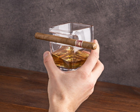 Szklanka do whisky i cygaro Szklanka do whisky i cygaro
