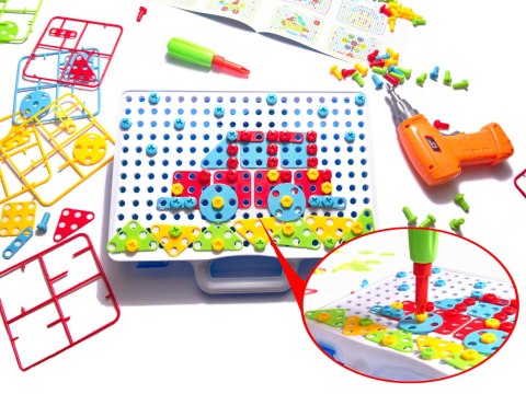 Puzzle Klocki w walizce + wkrętarka 151 el. Puzzle Klocki w walizce + wkrętarka 151 el.