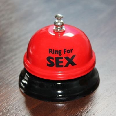 Biurkowy dzwonek na sex - Czerwono-czarny Biurkowy dzwonek na sex - Czerwono-czarny